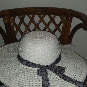 The lot Women hats